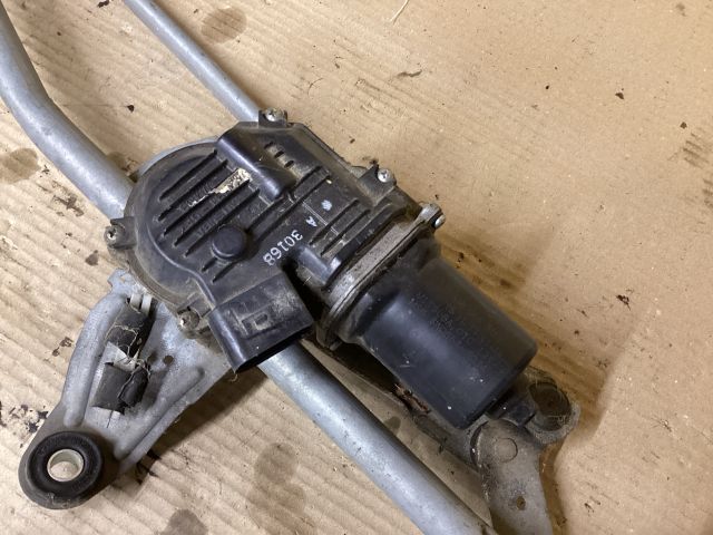 bontott VW PASSAT B7 Első Ablaktörlő Szerkezet Motorral