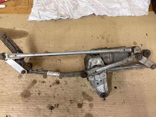 bontott VW PASSAT B7 Első Ablaktörlő Szerkezet Motorral