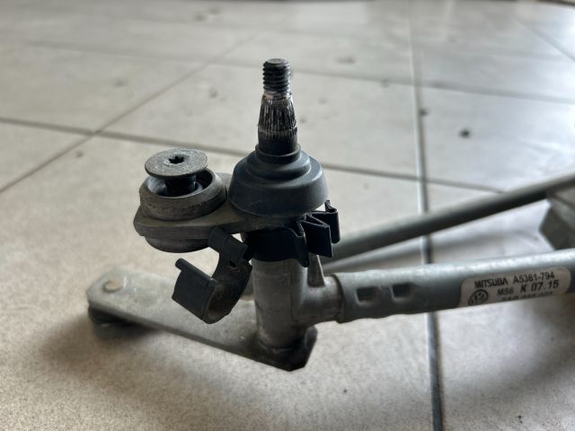 bontott VW PASSAT B7 Első Ablaktörlő Szerkezet Motorral