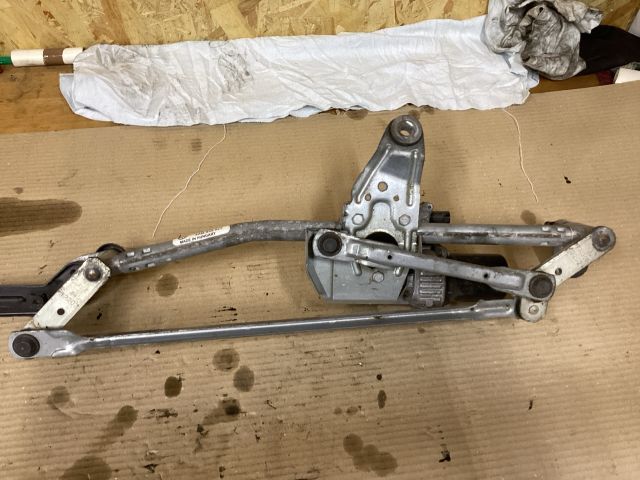 bontott VW PASSAT B7 Első Ablaktörlő Szerkezet Motorral