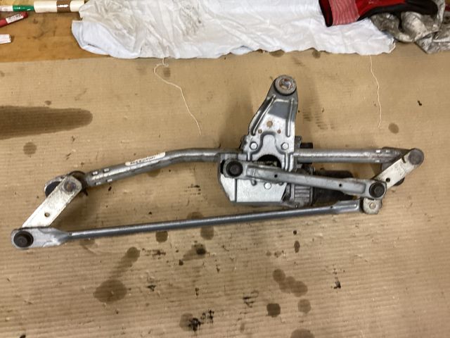 bontott VW PASSAT B7 Első Ablaktörlő Szerkezet Motorral