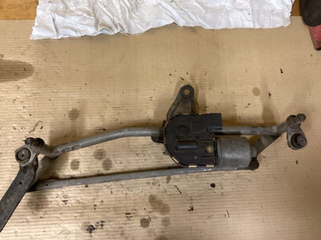 bontott VW PASSAT B7 Első Ablaktörlő Szerkezet Motorral