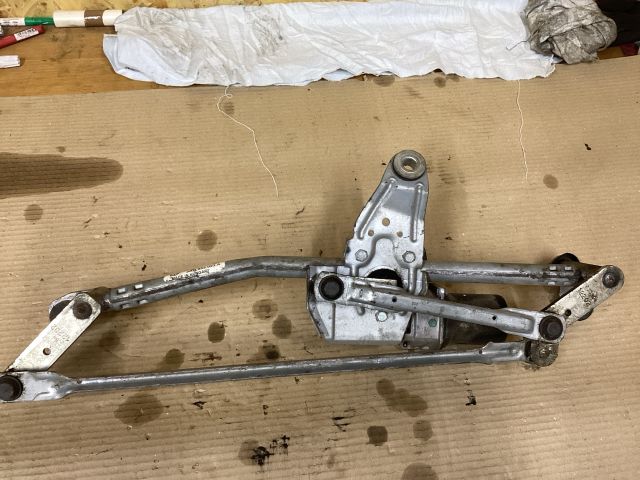 bontott VW PASSAT B7 Első Ablaktörlő Szerkezet Motorral