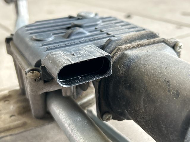 bontott VW PASSAT B7 Első Ablaktörlő Szerkezet Motorral