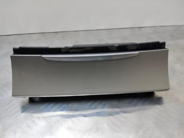 bontott VW PASSAT B7 Első Hamutartó