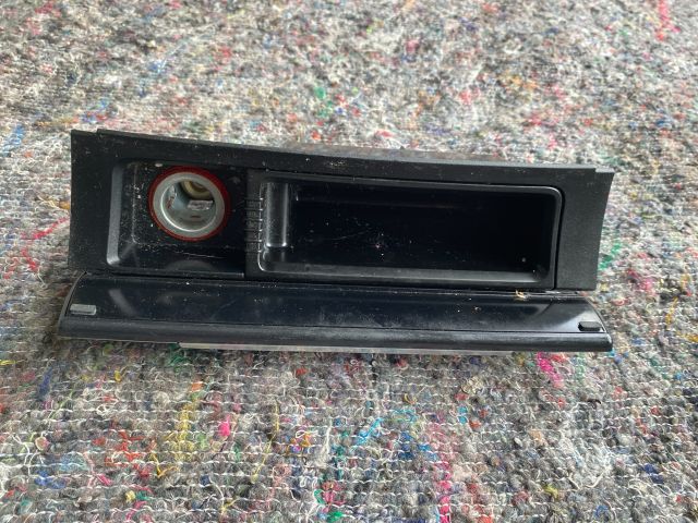 bontott VW PASSAT B7 Első Hamutartó