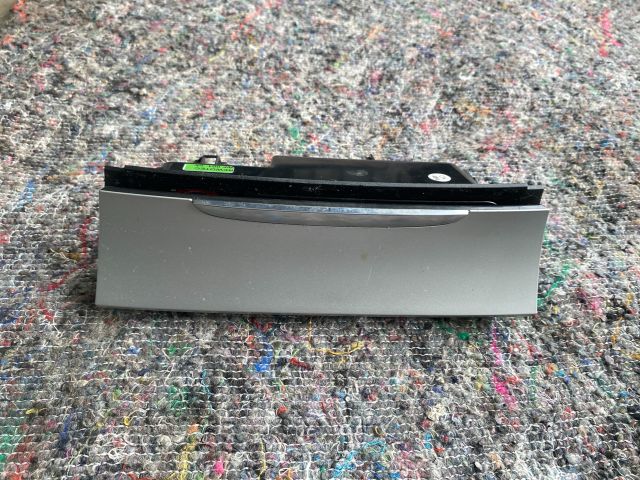 bontott VW PASSAT B7 Első Hamutartó