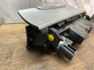 bontott VW PASSAT B7 Első Hamutartó