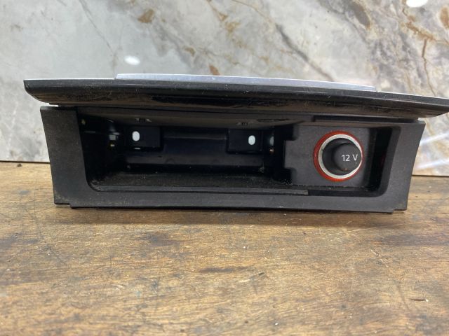 bontott VW PASSAT B7 Első Hamutartó