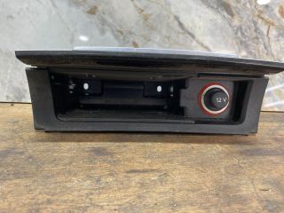 bontott VW PASSAT B7 Első Hamutartó