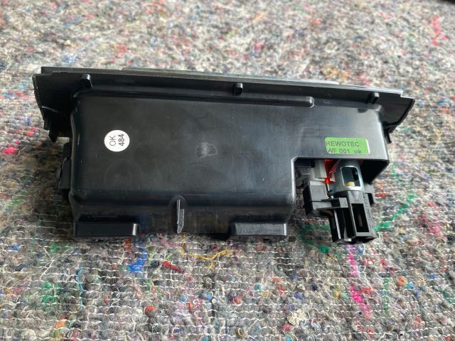 bontott VW PASSAT B7 Első Hamutartó