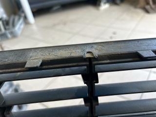 bontott VW PASSAT B7 Első Lökhárító Alsó Középső Díszrács