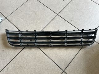 bontott VW PASSAT B7 Első Lökhárító Alsó Középső Díszrács