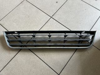 bontott VW PASSAT B7 Első Lökhárító Alsó Középső Díszrács