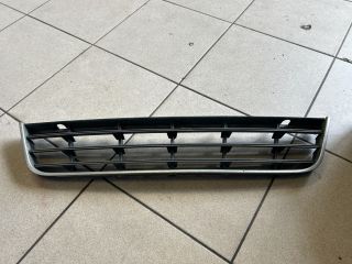 bontott VW PASSAT B7 Első Lökhárító Alsó Középső Díszrács