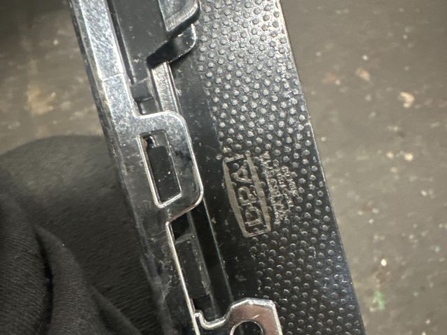 bontott VW PASSAT B7 Első Lökhárító Alsó Középső Díszrács