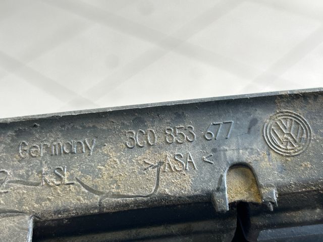 bontott VW PASSAT B7 Első Lökhárító Alsó Középső Díszrács