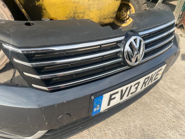 bontott VW PASSAT B7 Első Lökhárító (Részeivel)