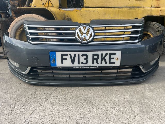 bontott VW PASSAT B7 Első Lökhárító (Részeivel)