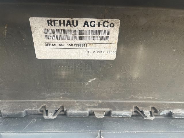 bontott VW PASSAT B7 Első Lökhárító (Részeivel)