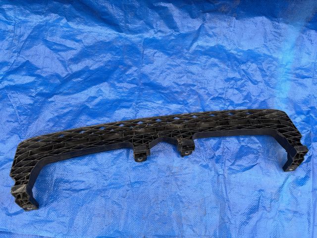 bontott VW PASSAT B7 Első Lökhárító Tartó Felső