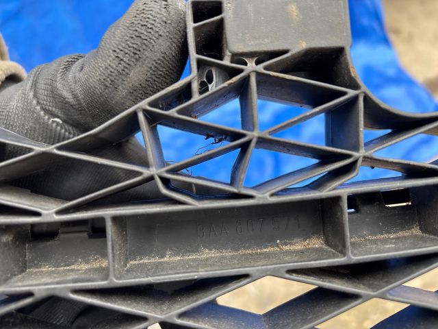 bontott VW PASSAT B7 Első Lökhárító Tartó Felső