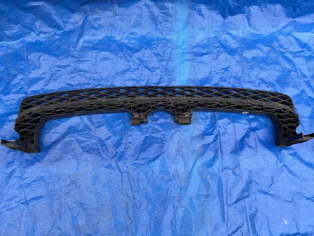 bontott VW PASSAT B7 Első Lökhárító Tartó Felső