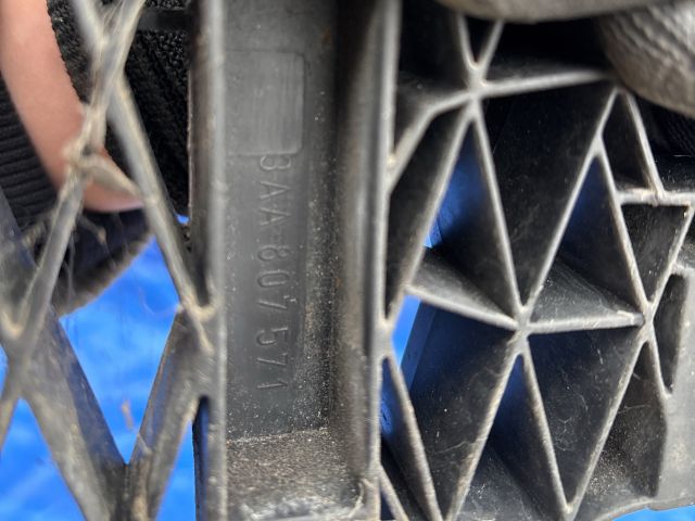 bontott VW PASSAT B7 Első Lökhárító Tartó Felső