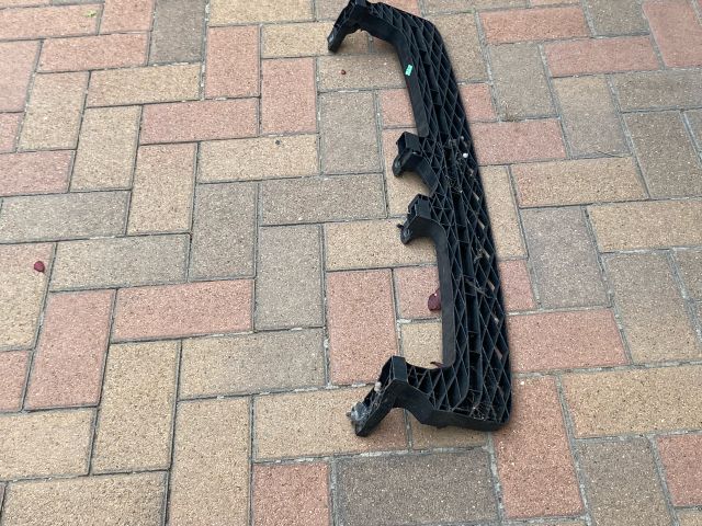 bontott VW PASSAT B7 Első Lökhárító Tartó Felső