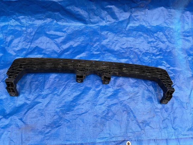 bontott VW PASSAT B7 Első Lökhárító Tartó Felső