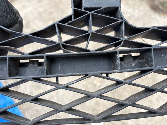 bontott VW PASSAT B7 Első Lökhárító Tartó Felső