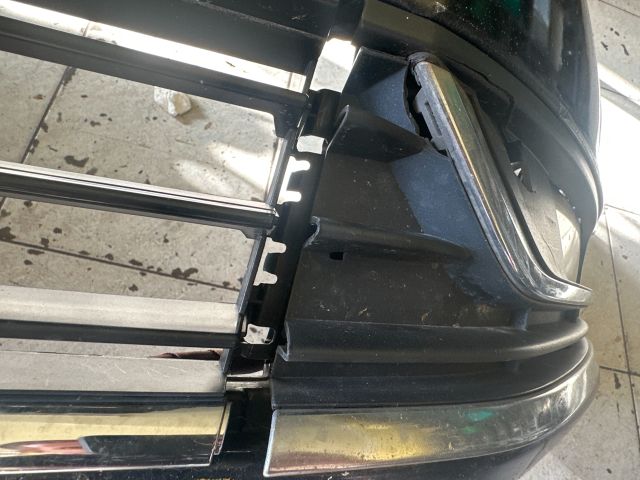 bontott VW PASSAT B7 Első Lökhárító (Üresen)