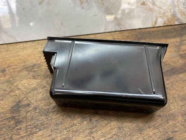 bontott VW PASSAT B7 Első Tároló Rekesz