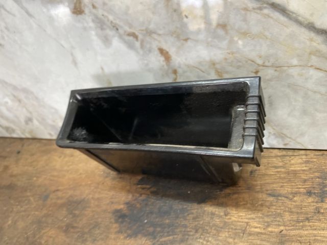 bontott VW PASSAT B7 Első Tároló Rekesz