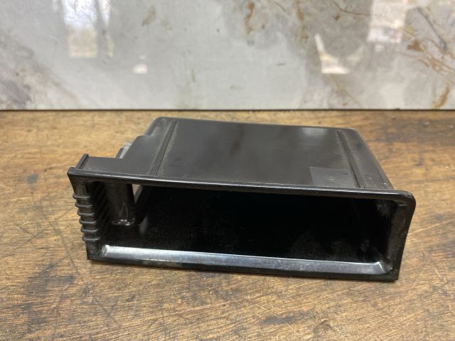 bontott VW PASSAT B7 Első Tároló Rekesz