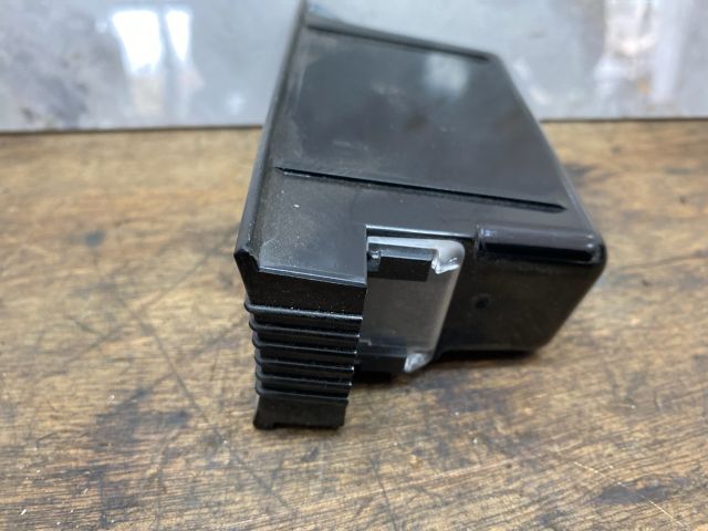 bontott VW PASSAT B7 Első Tároló Rekesz