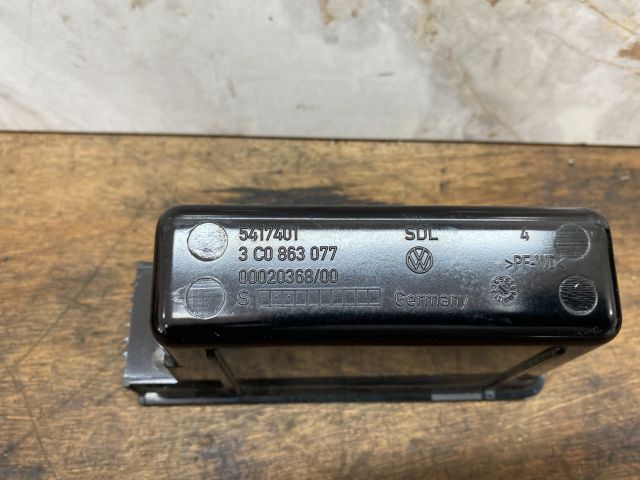 bontott VW PASSAT B7 Első Tároló Rekesz