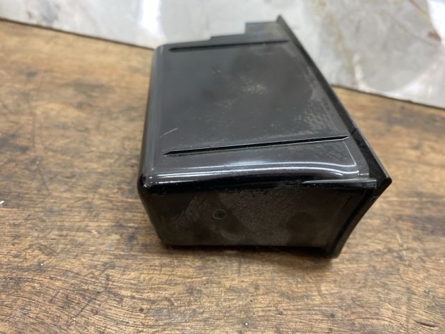 bontott VW PASSAT B7 Első Tároló Rekesz