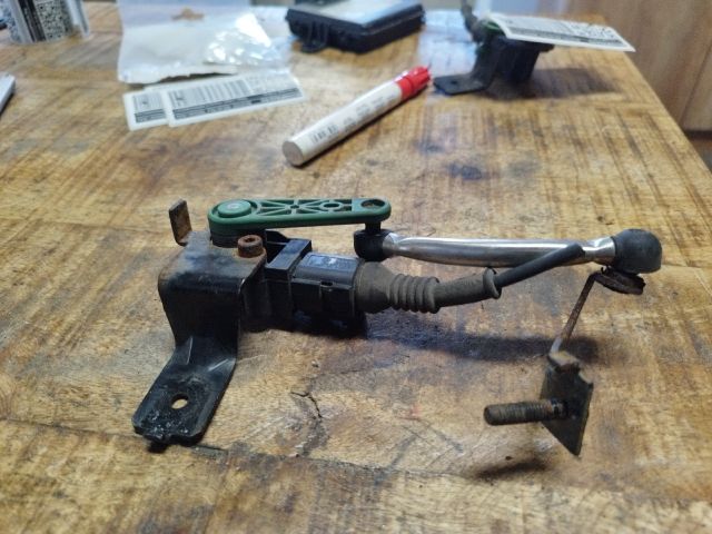 bontott VW PASSAT B7 Első Xenon Szintszabályzó Jeladó