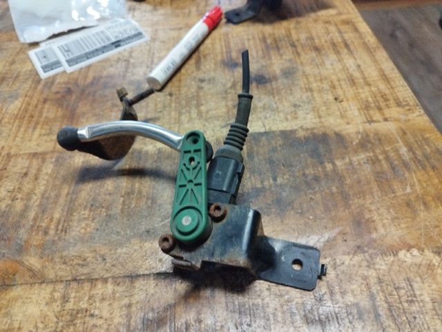 bontott VW PASSAT B7 Első Xenon Szintszabályzó Jeladó