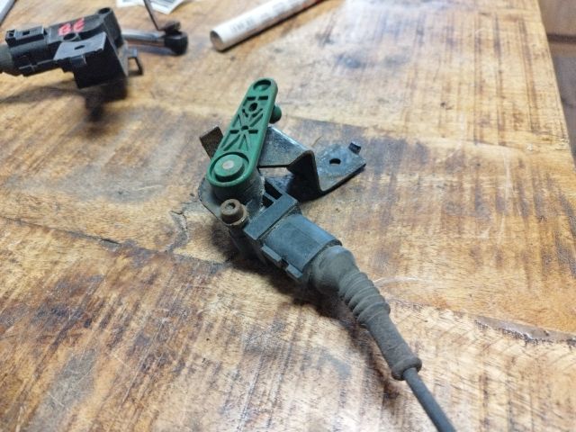 bontott VW PASSAT B7 Első Xenon Szintszabályzó Jeladó