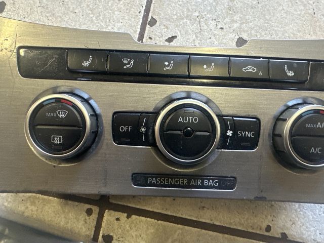 bontott VW PASSAT B7 Fűtéskapcsoló (digit klímás)