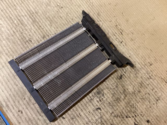 bontott VW PASSAT B7 Fűtőradiátor (Elektromos)