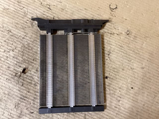 bontott VW PASSAT B7 Fűtőradiátor (Elektromos)