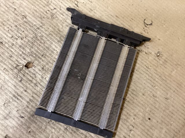 bontott VW PASSAT B7 Fűtőradiátor (Elektromos)