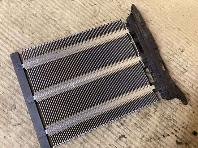 bontott VW PASSAT B7 Fűtőradiátor (Elektromos)