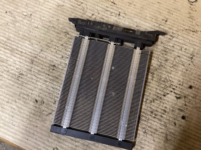 bontott VW PASSAT B7 Fűtőradiátor (Elektromos)