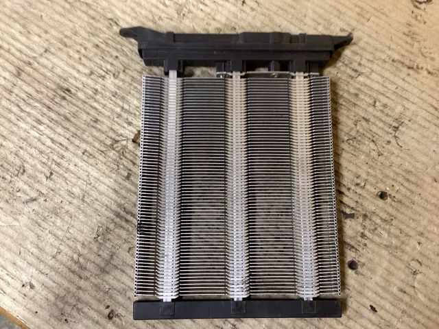 bontott VW PASSAT B7 Fűtőradiátor (Elektromos)