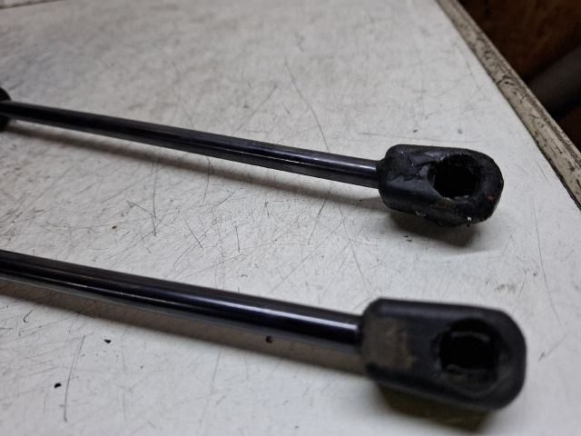 bontott VW PASSAT B7 Gázrugós Kitámasztó Teleszkóp Pár Csomagtérajtó