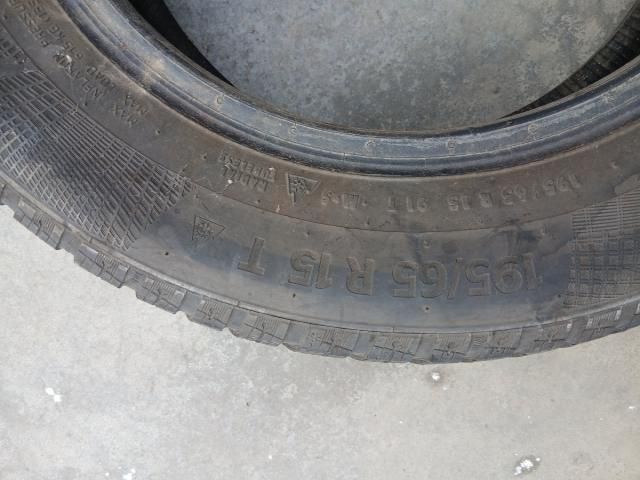 bontott VW PASSAT B7 Gumiabroncs (1 db)